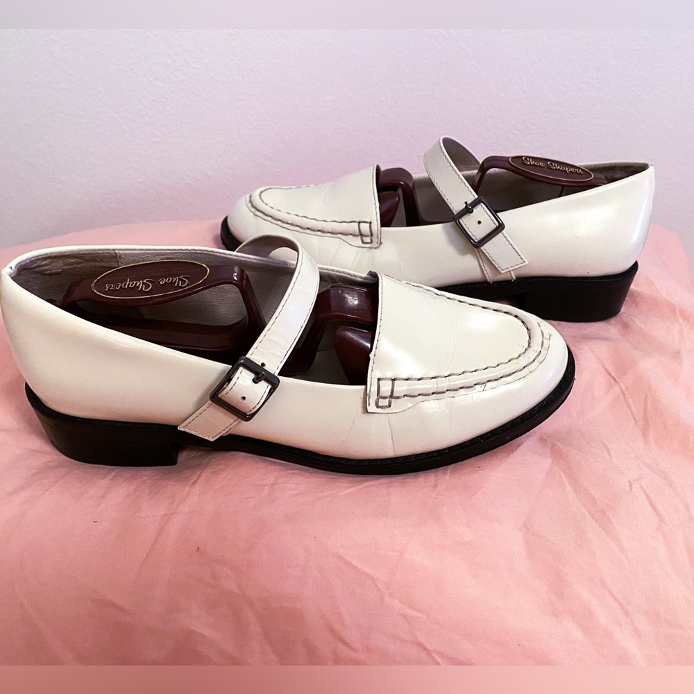 Intentionally Blank Rafters Mary Janes Size 8